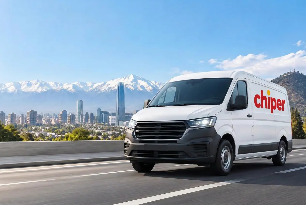 Furgón de reparto Chiper recorriendo Santiago